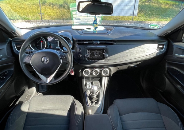 Alfa Romeo Giulietta cena 50900 przebieg: 128400, rok produkcji 2016 z Hajnówka małe 211